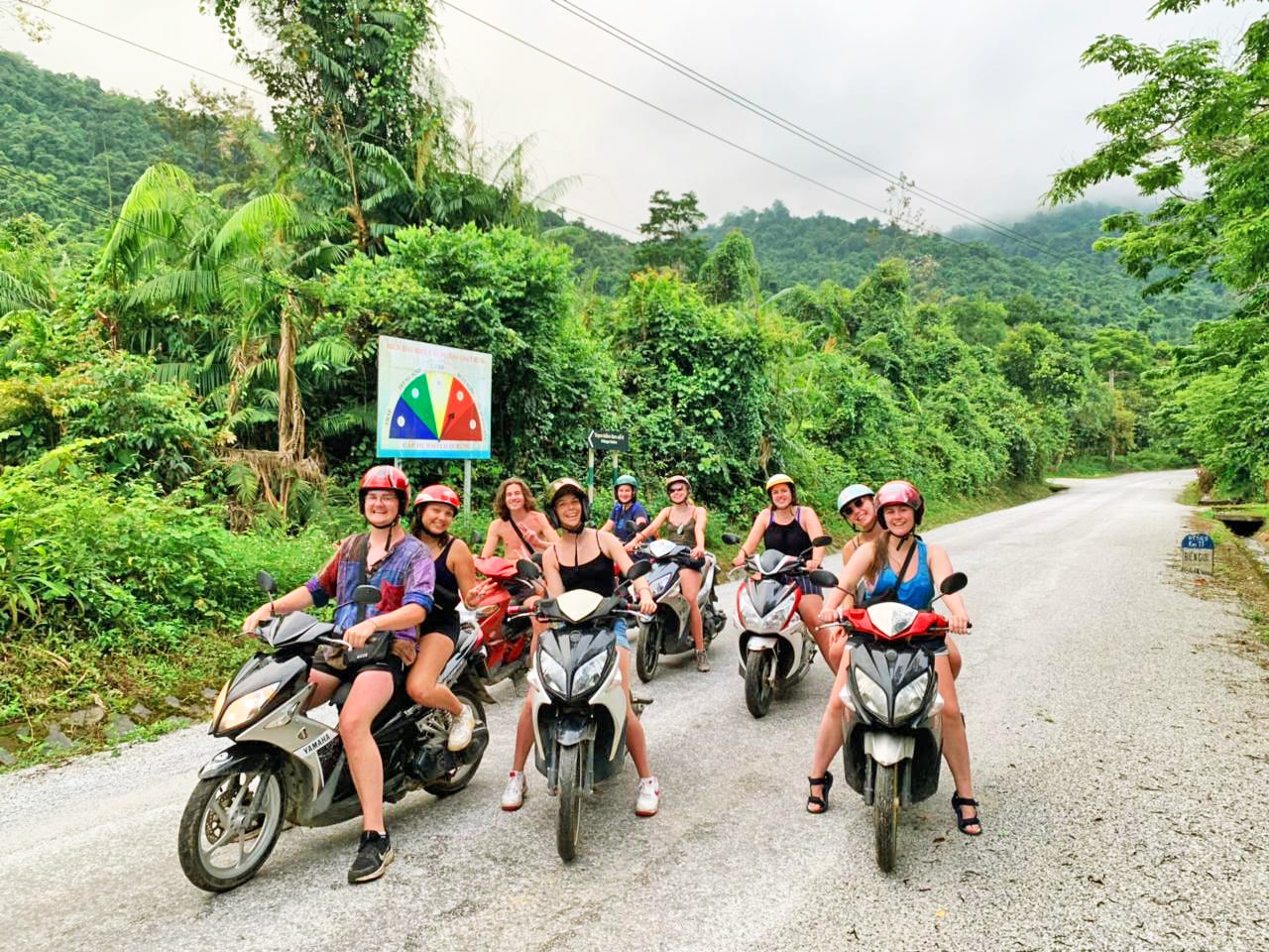 Backpacker auf Roller