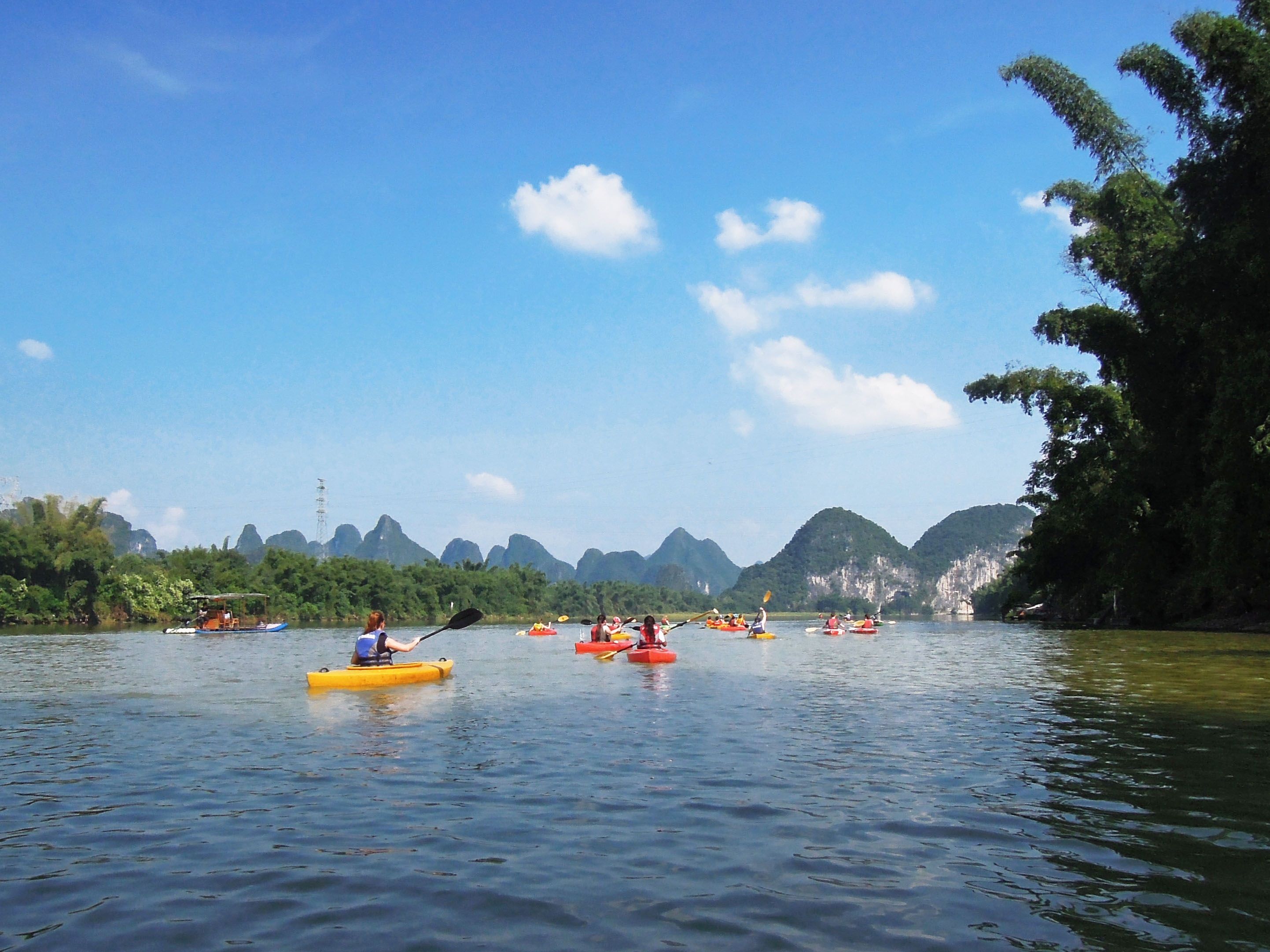 Kanu fahren auf Yulong Fluss
