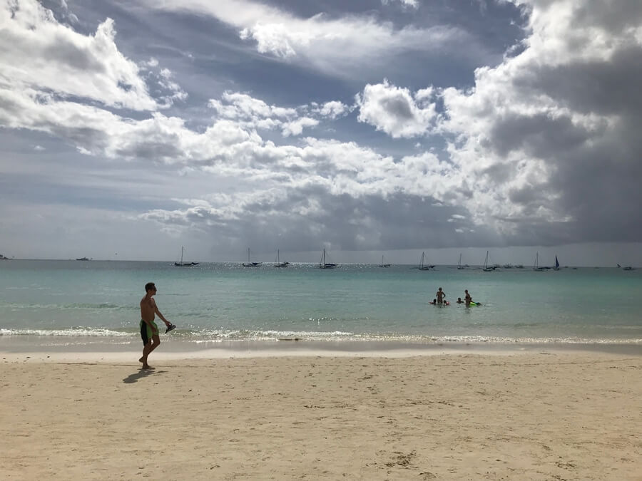 Mann am Strand